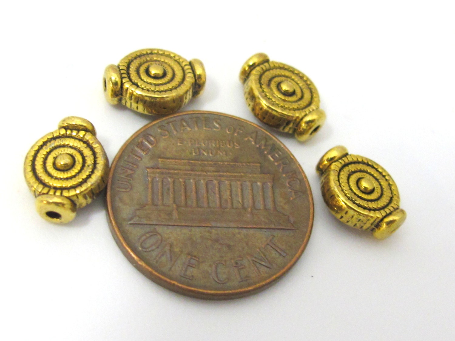 10 Beads - Small size concentric circles design antiqued gold tone metal beads 8 x 10 mm - BD883
