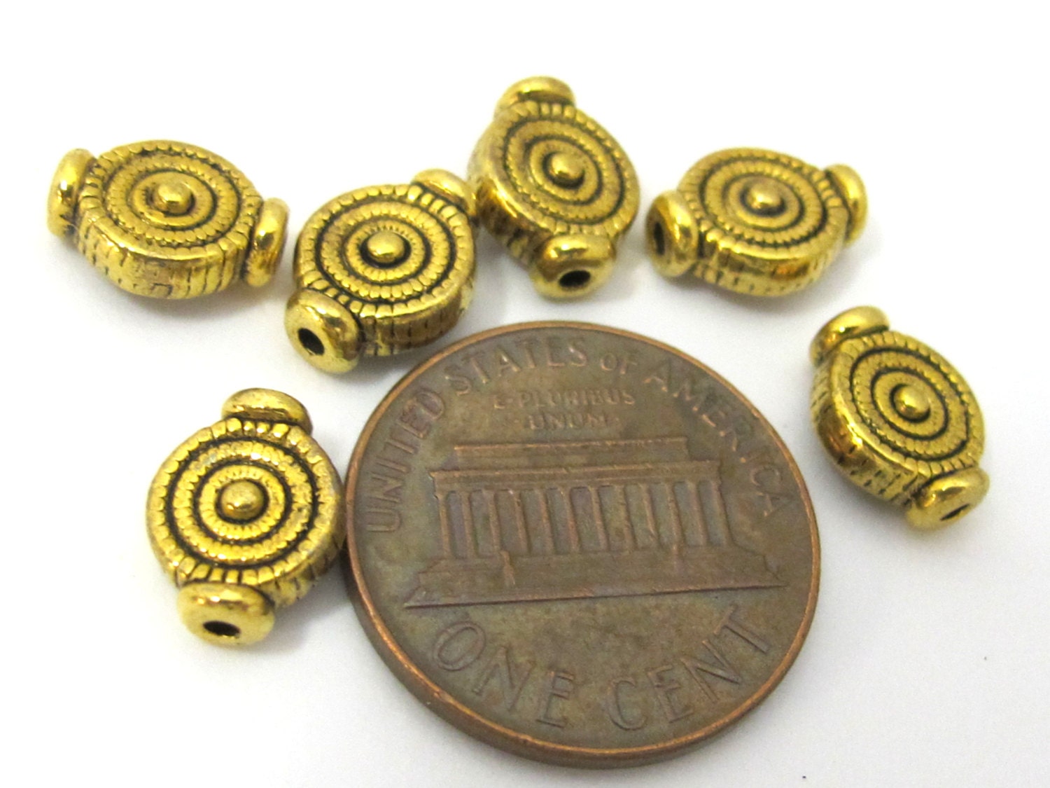 10 Beads - Small size concentric circles design antiqued gold tone metal beads 8 x 10 mm - BD883