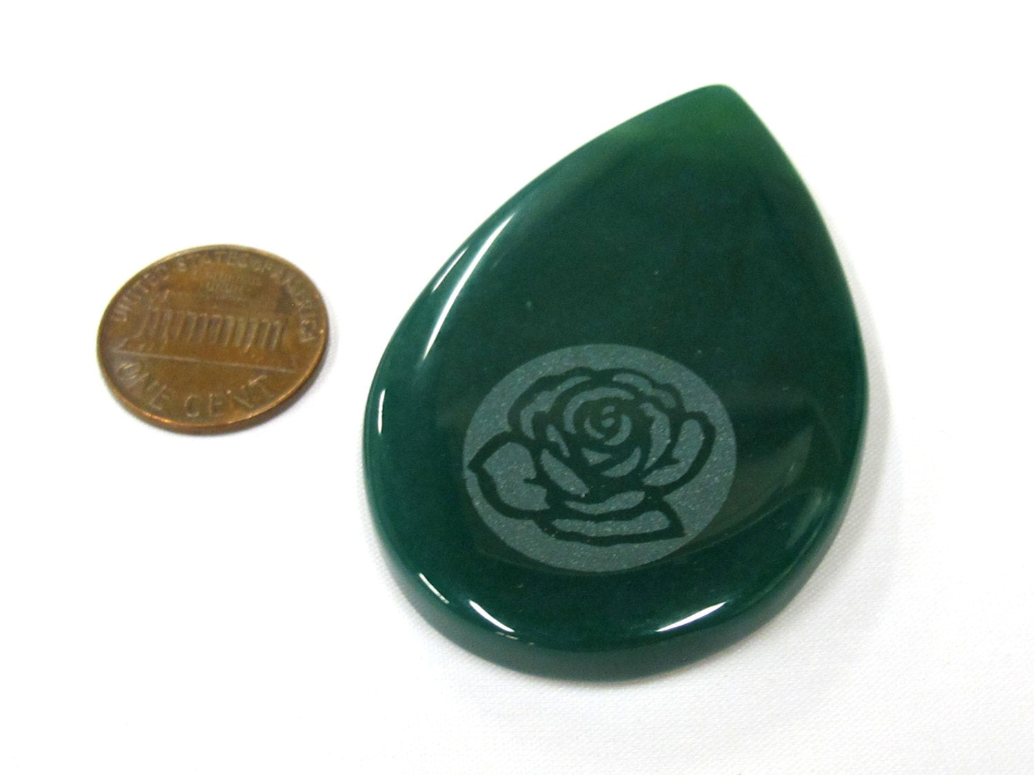 Rose flower etched green agate teardrop shape focal pendant bead - GM391A