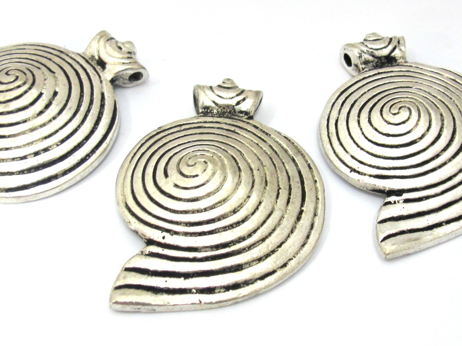 1 Pendant - Tibetan silver spiral coil shell shape pendant - CP112