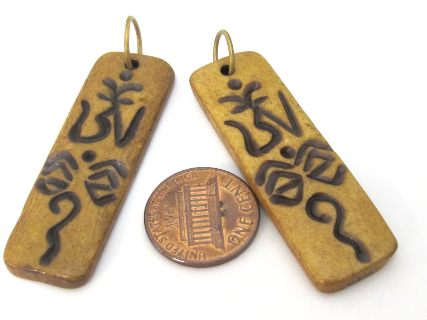 1 pendant - tibetan pendant - Tibetan Om with buddha eye rectangular bar shape carved recycled cattle bone pendant - PB100