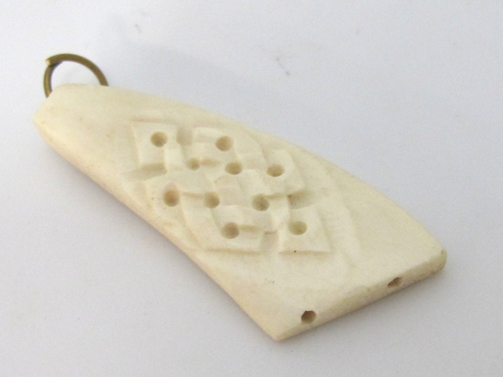 1 Pendant - Cream white color Tibetan endless infinity knot carved recycled cattle bone pendant connector bead- PB102