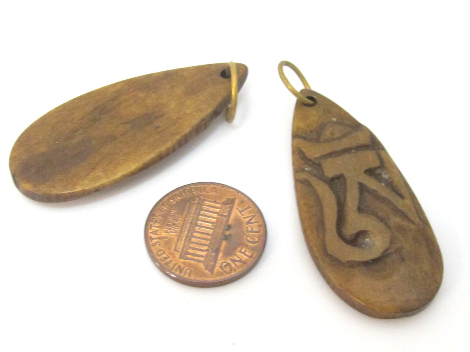 1 pendant - Tibetan pendant triangular drop shape carved Om recycled cattle bone pendant - PB099
