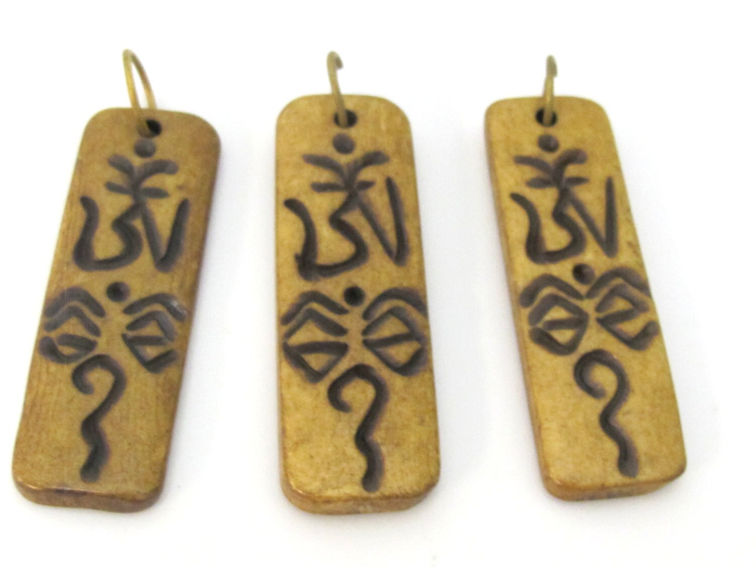 1 pendant - tibetan pendant - Tibetan Om with buddha eye rectangular bar shape carved recycled cattle bone pendant - PB100