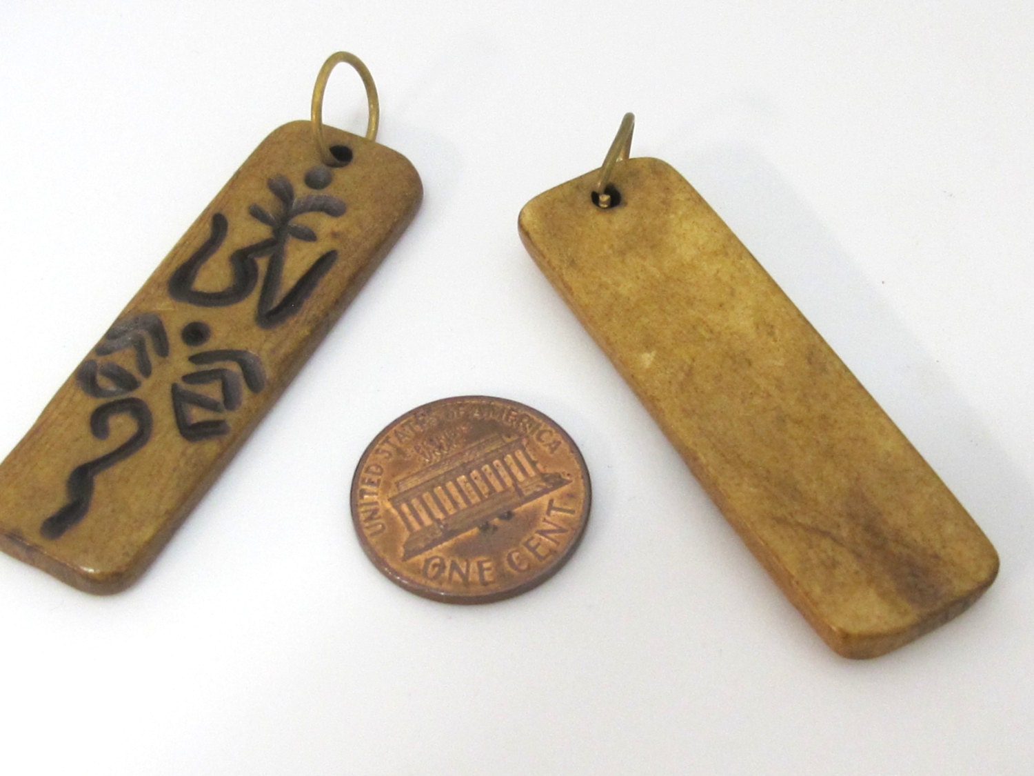1 pendant - tibetan pendant - Tibetan Om with buddha eye rectangular bar shape carved recycled cattle bone pendant - PB100