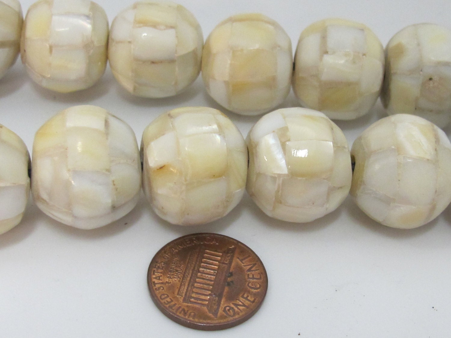2 Beads - Rondelle mother of pearl shell mosaic inlay bead - BD690C