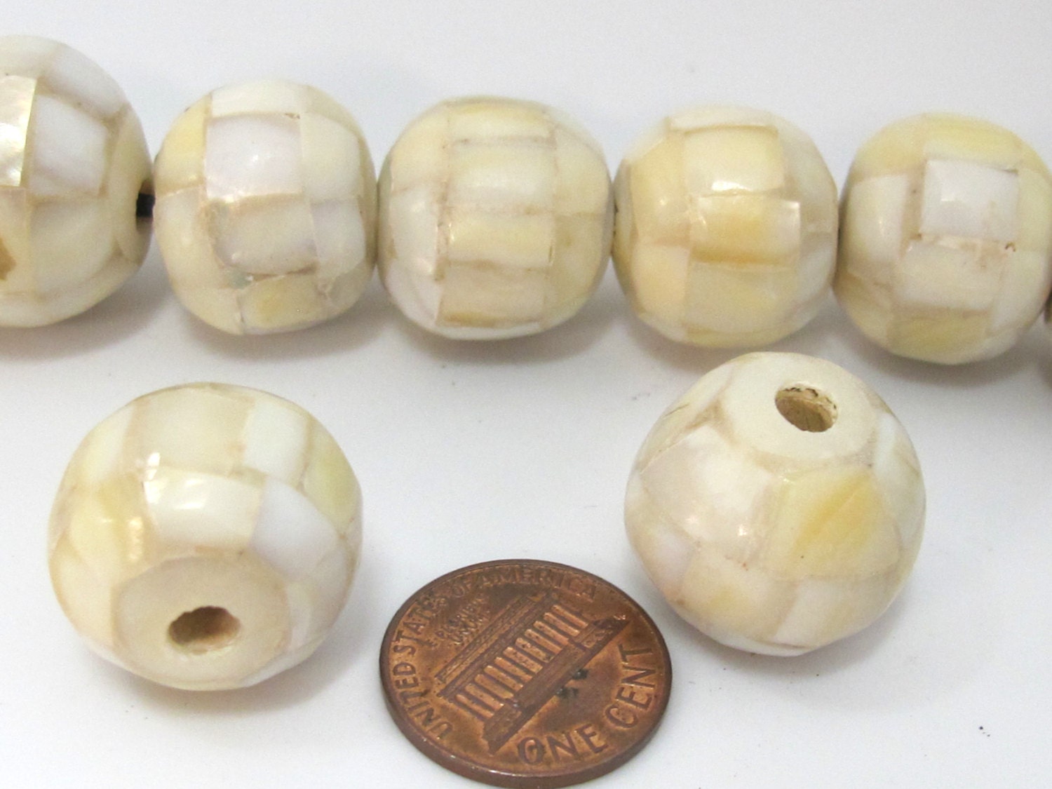 2 Beads - Rondelle mother of pearl shell mosaic inlay bead - BD690C