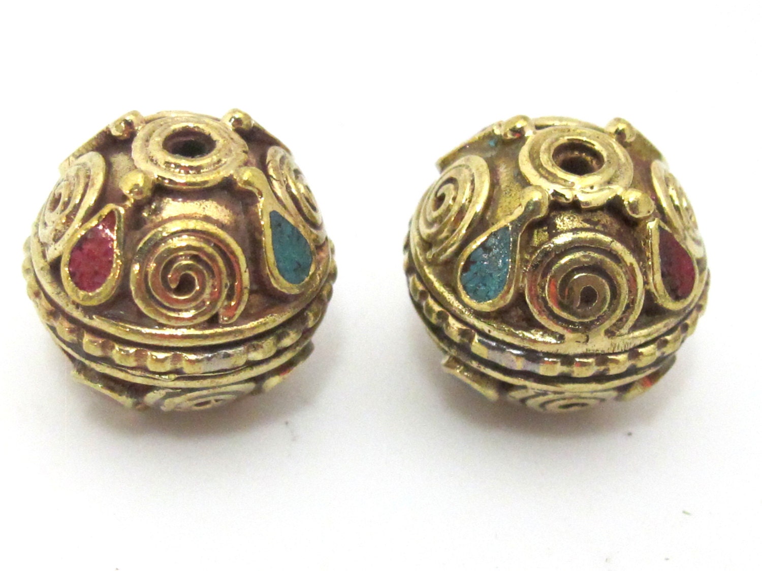 1 Bead - Tibetan brass bead with spiral design and turquoise inlay - BD908