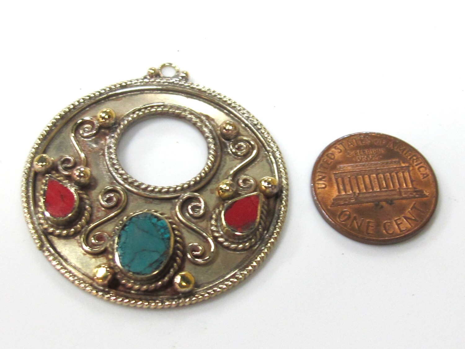 1 piece - Ethnic round disc Tibetan charm pendant with turquoise coral inlay - PM500C