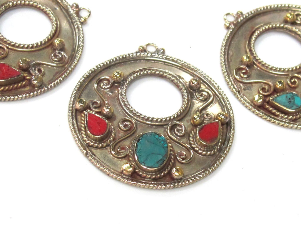 1 piece - Ethnic round disc Tibetan charm pendant with turquoise coral inlay - PM500C