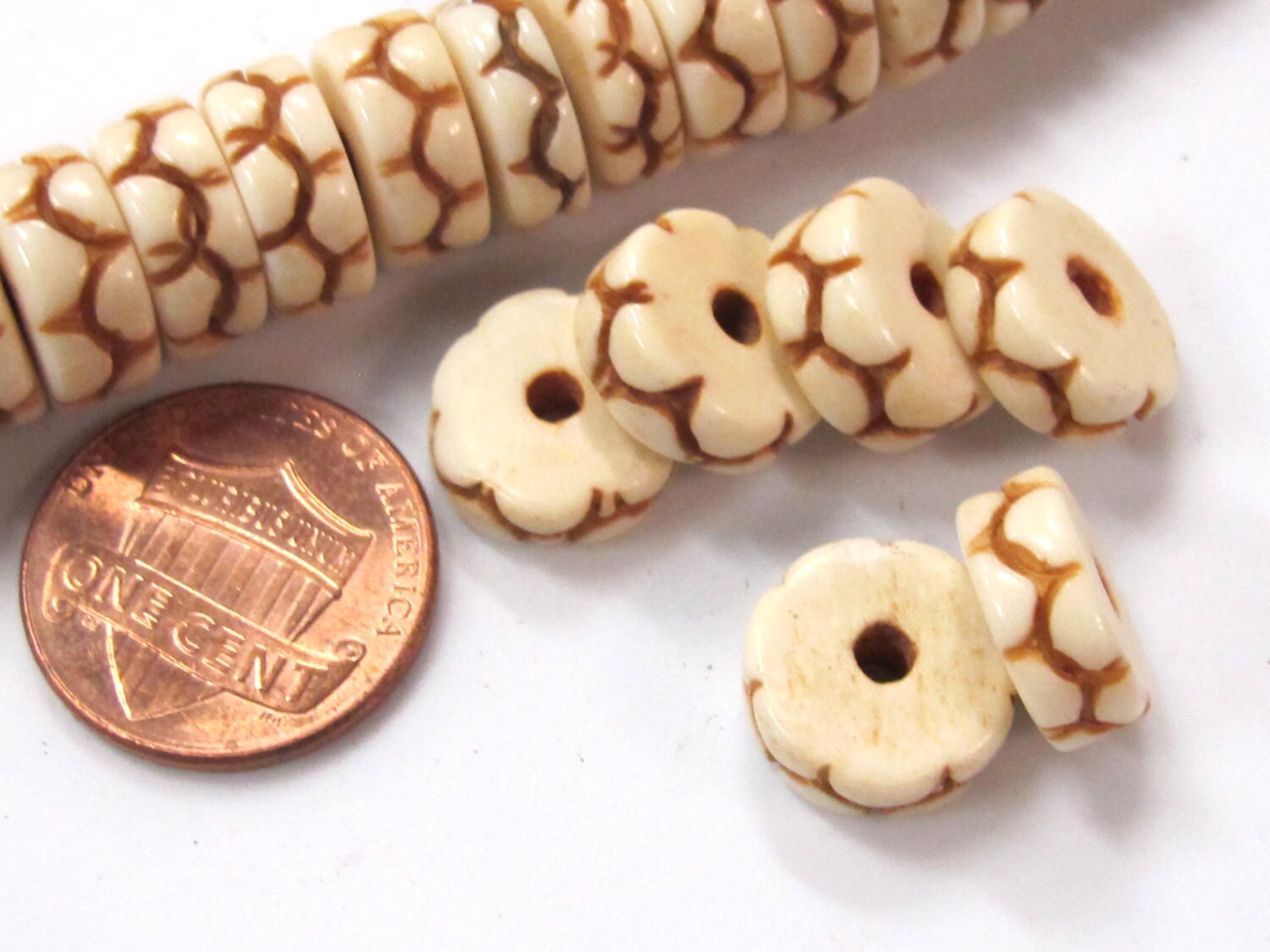 10 beads - 12 mm size cream color tribal animal print design flat disc cattle bone beads - ML080A