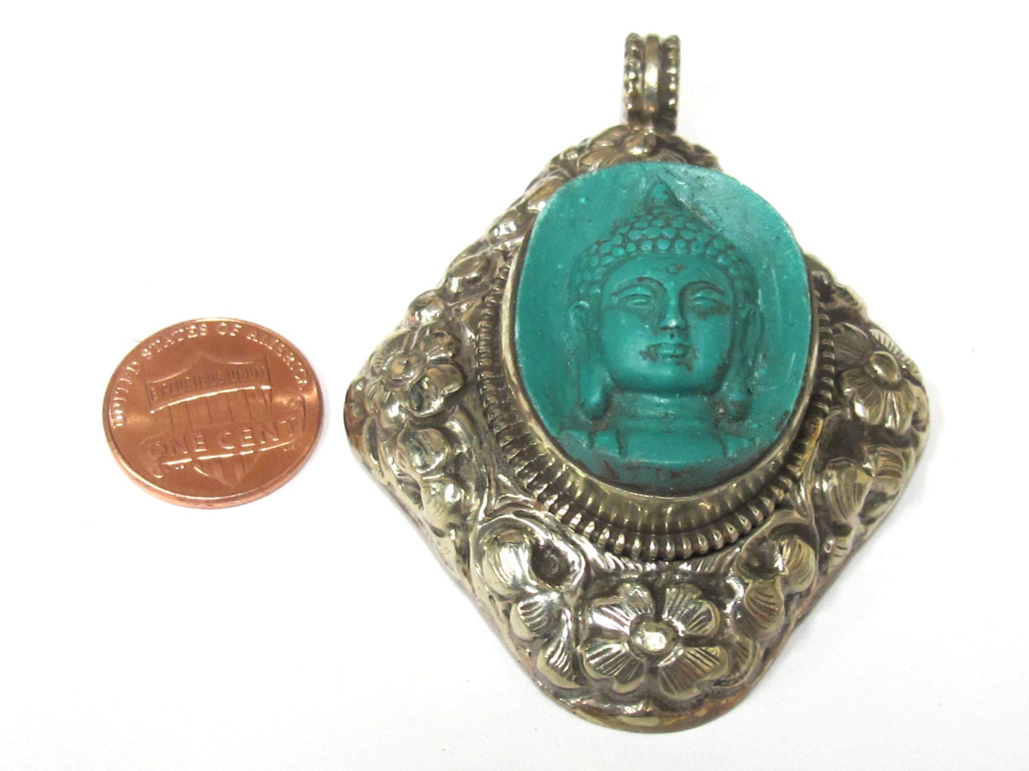 Tibetan silver Green Buddha pendant with flower design - PM272AD