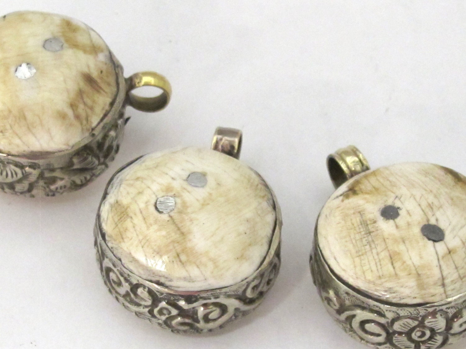 1 pendant - Beautiful Tibetan natural naga conch shell pendant encased in antiqued silver floral design from Nepal -- PM486