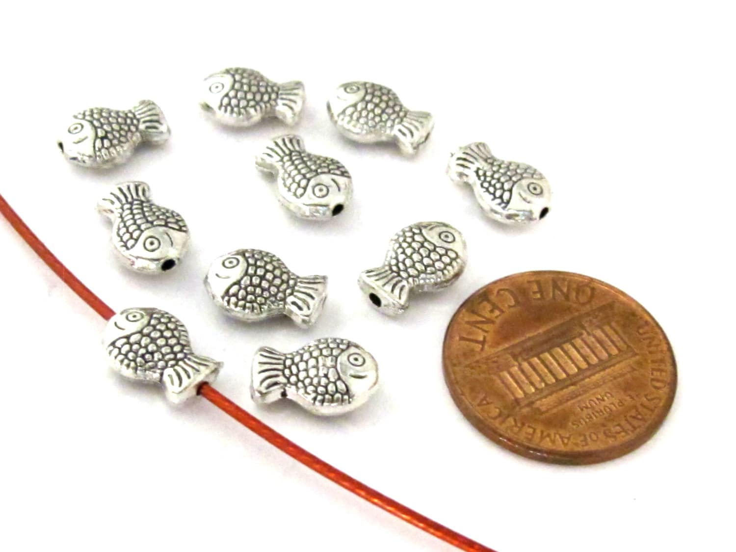 8 Beads - Cute small size fish beads antiqued silver tone - BD915
