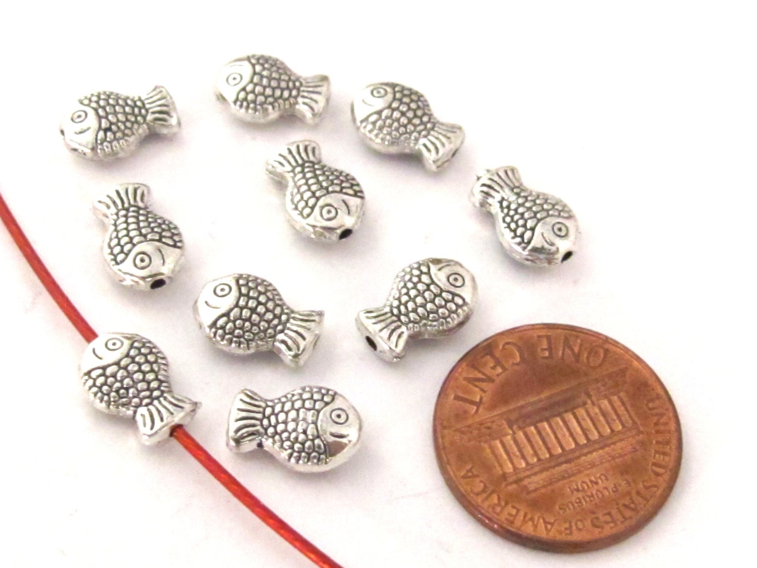 8 Beads - Cute small size fish beads antiqued silver tone - BD915