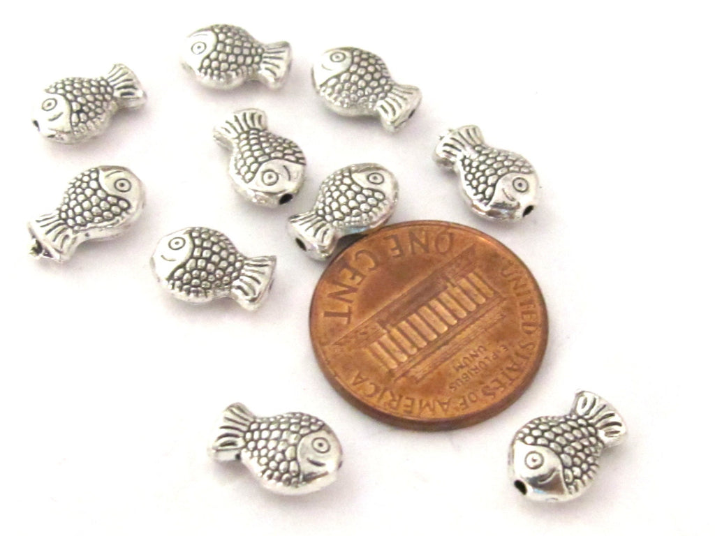 8 Beads - Cute small size fish beads antiqued silver tone - BD915